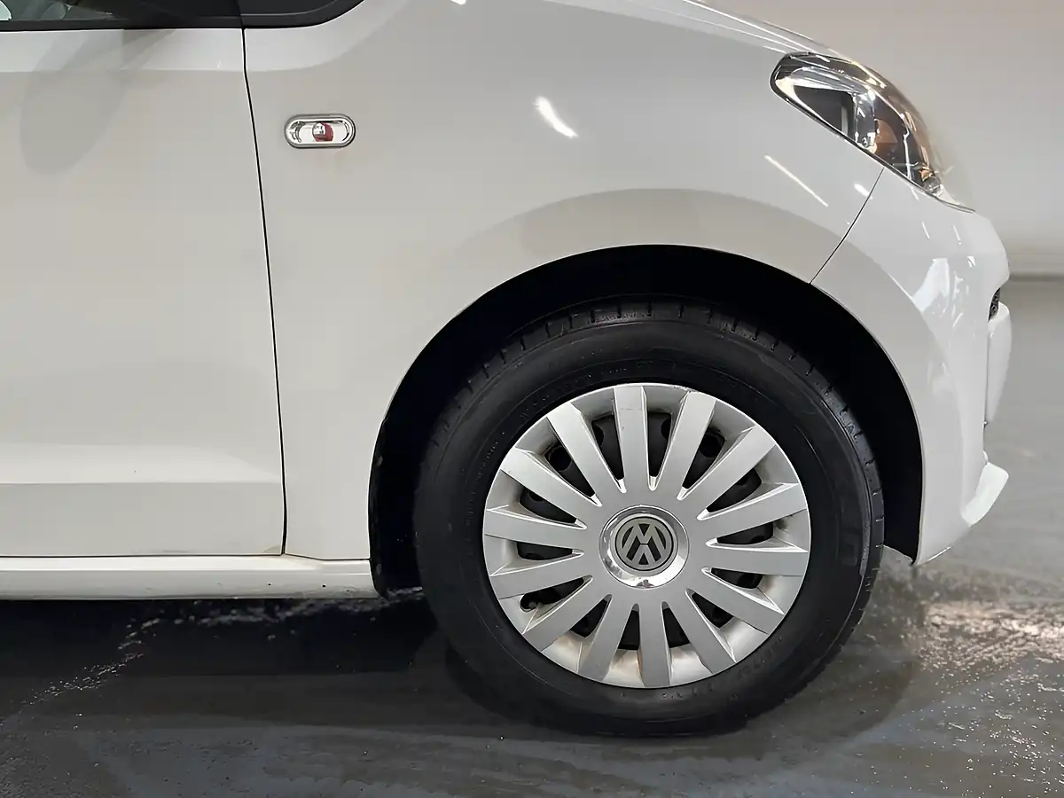 Used 2015 Volkswagen Up! Move Up! White - Interior and Exterior details 8