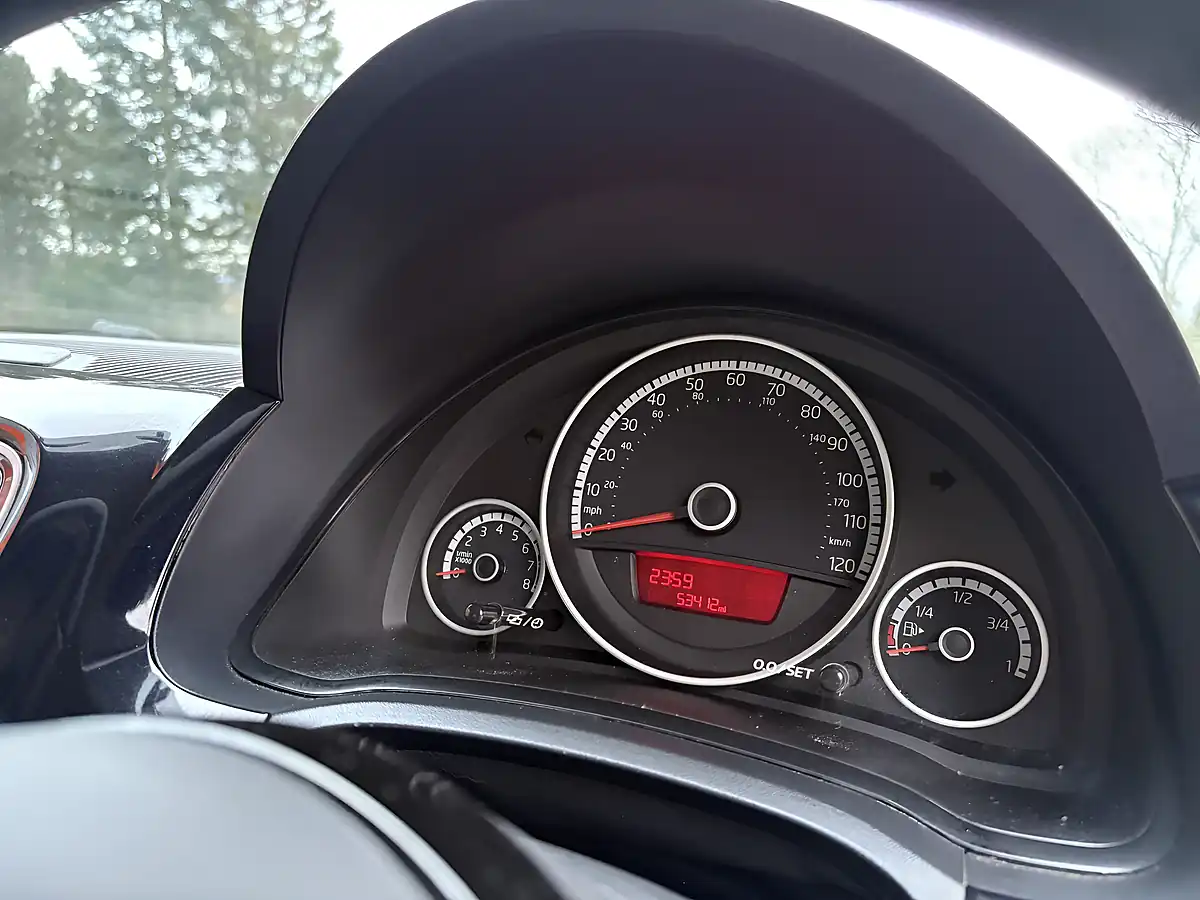 Used 2015 Volkswagen Up Silver - Interior and Exterior details 13