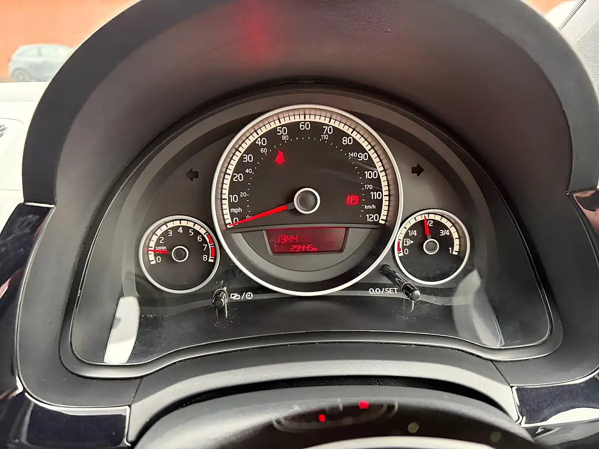 Used 2015 Volkswagen Up! Street Up! Silver - Interior and Exterior details 14