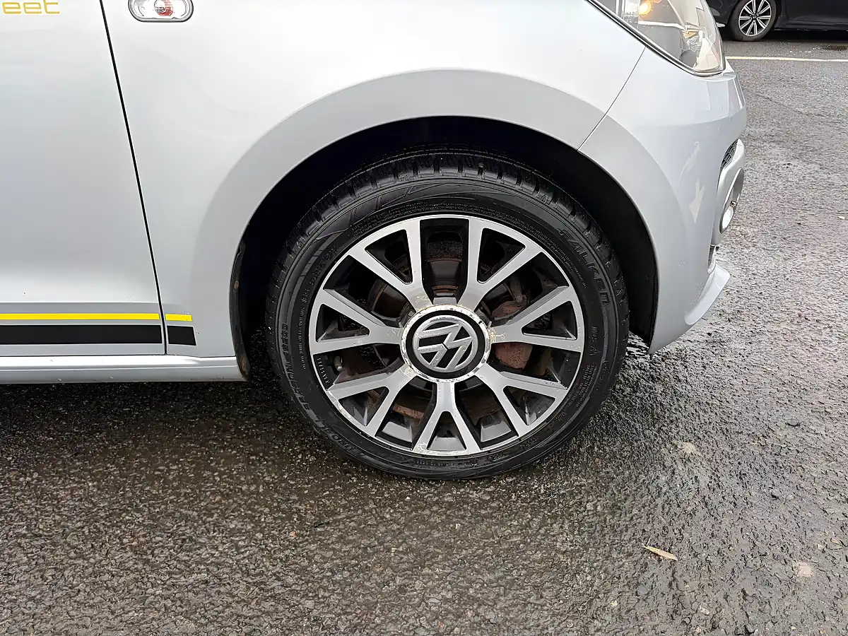 Used 2015 Volkswagen Up! Street Up! Silver - Interior and Exterior details 9