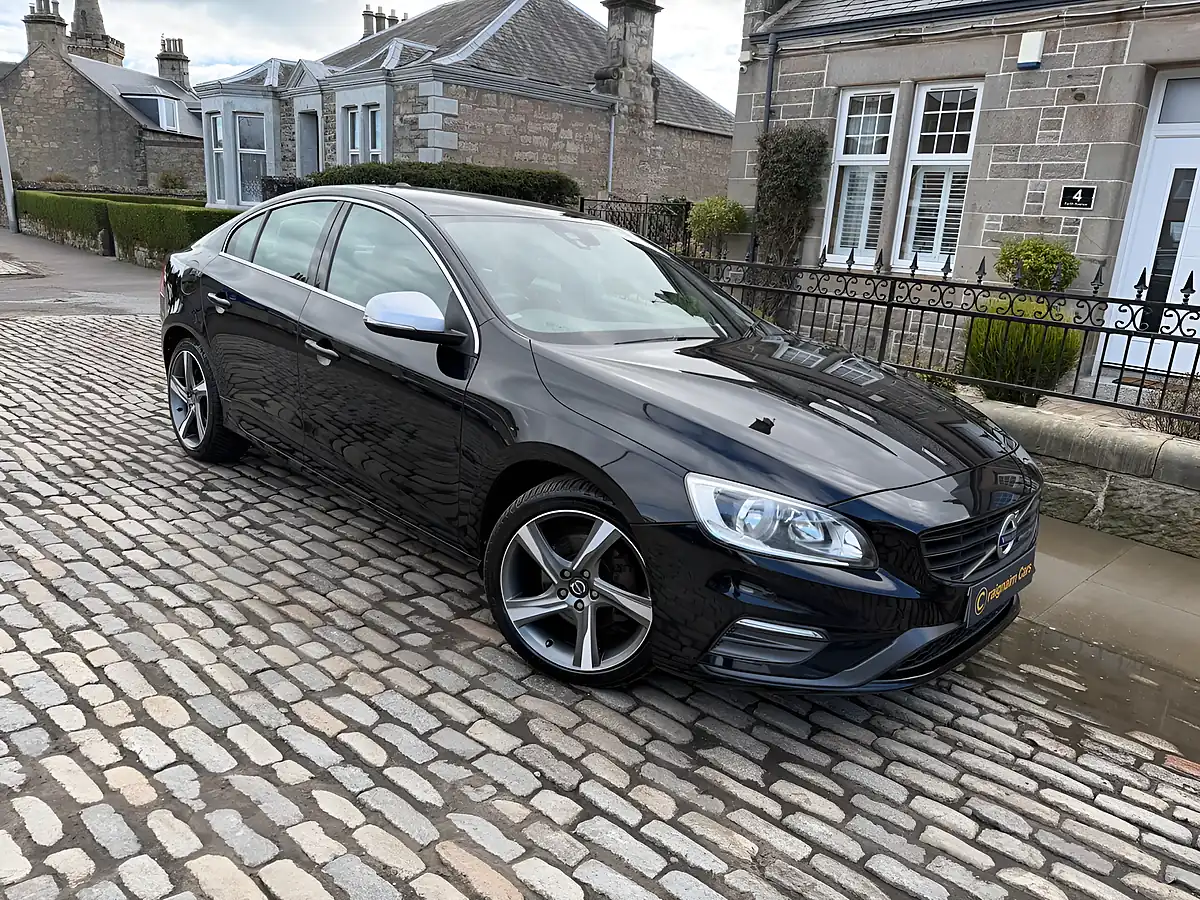 Used 2015 Volvo S60 R-Design Black - Front View