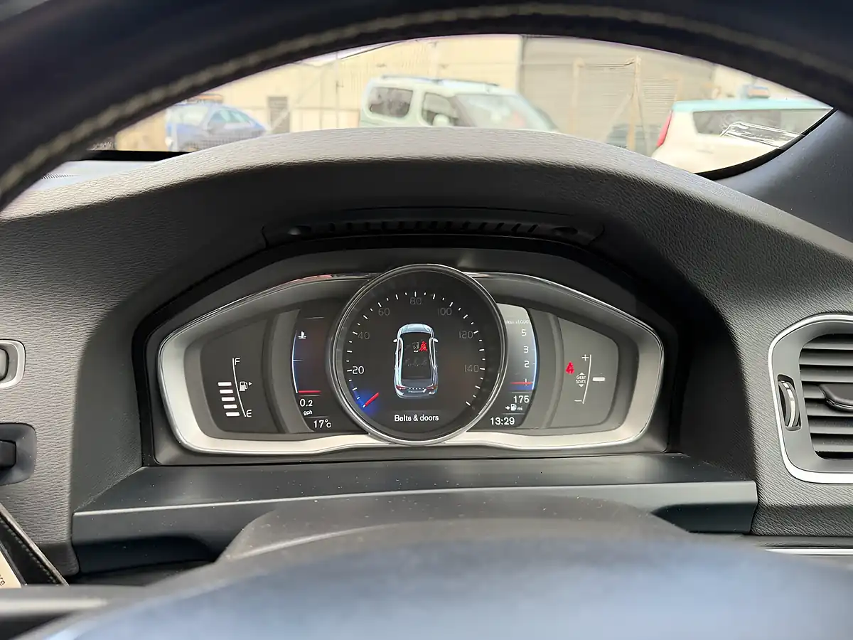Used 2015 Volvo S60 R-Design Black - Interior and Exterior details 18