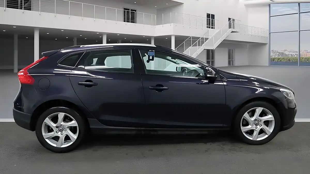 Used 2015 Volvo V40 Cross Country Lux Blue - Interior and Exterior details 5