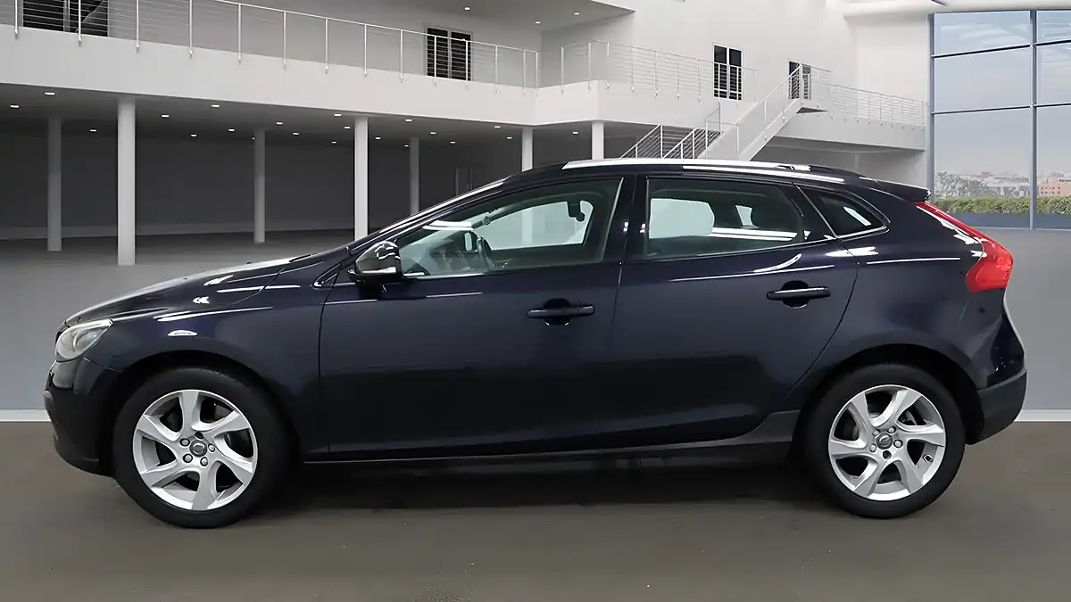 Used 2015 Volvo V40 Cross Country Lux Blue - Interior and Exterior details 6