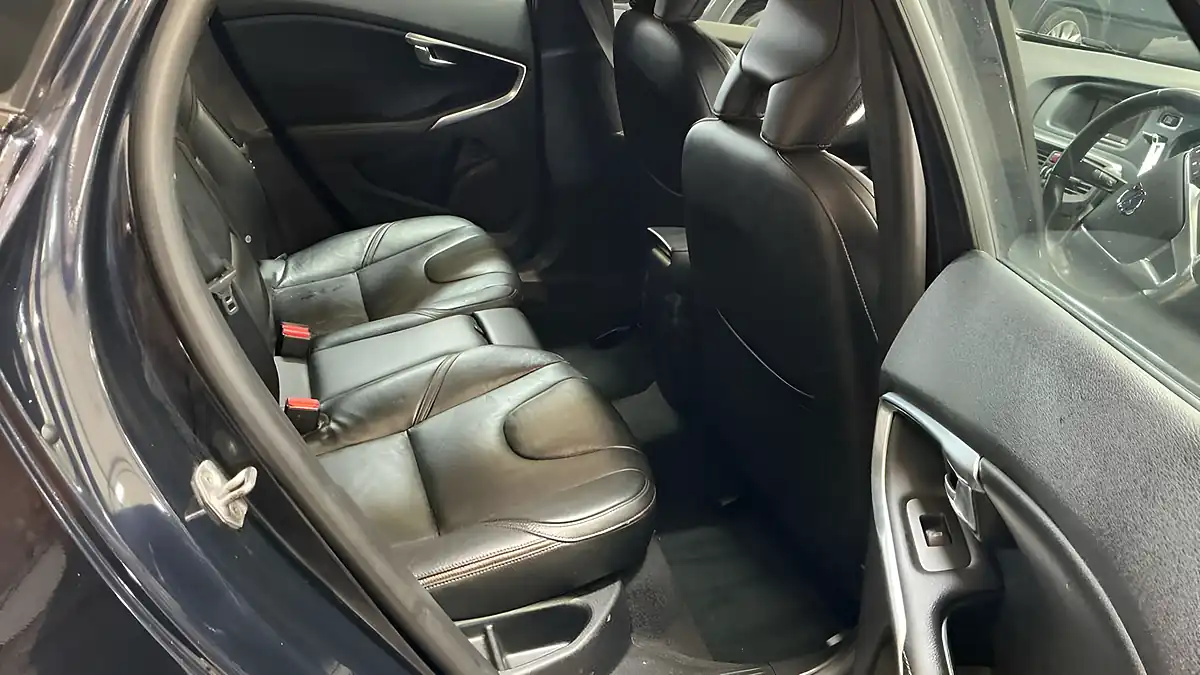 Used 2015 Volvo V40 Cross Country Lux Blue - Interior and Exterior details 7