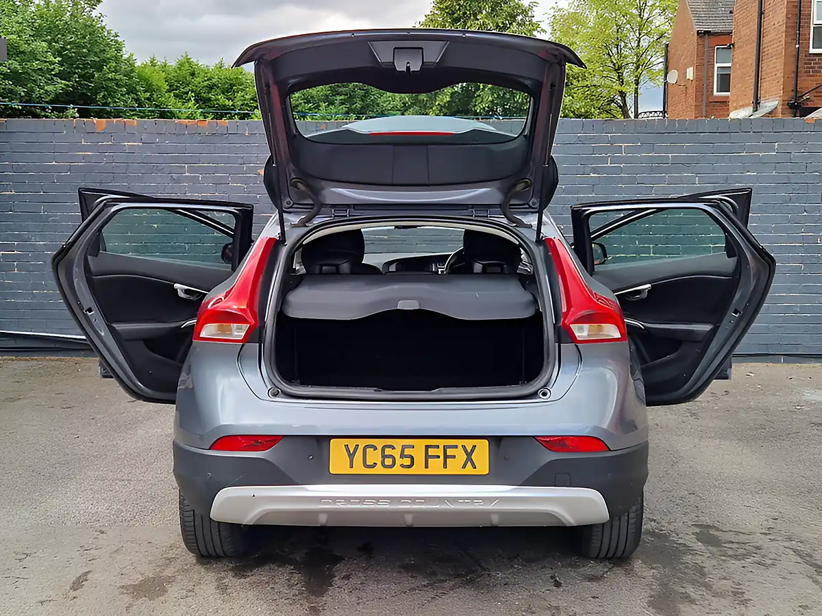 Used 2015 Volvo V40 Cross Country Lux Grey - Interior and Exterior details 10