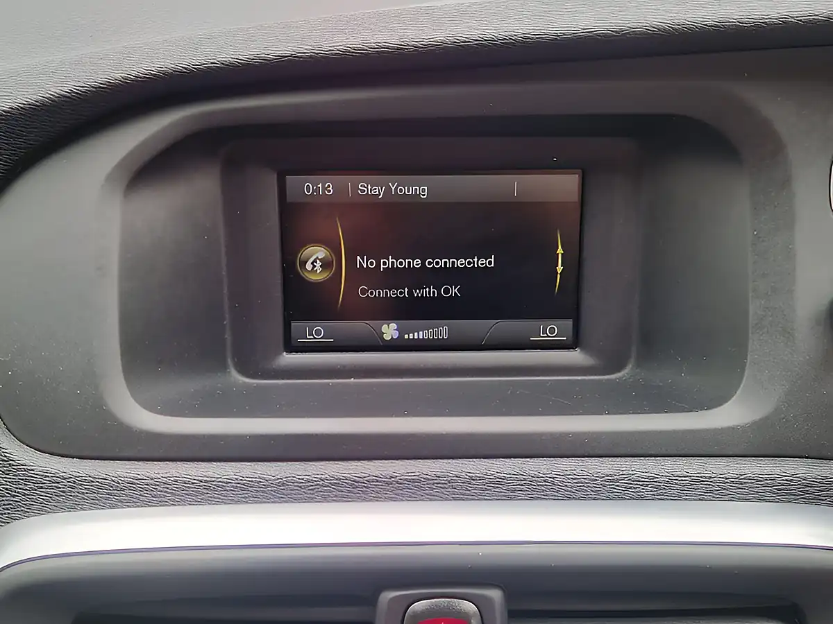 Used 2015 Volvo V40 Cross Country Lux Grey - Interior and Exterior details 18