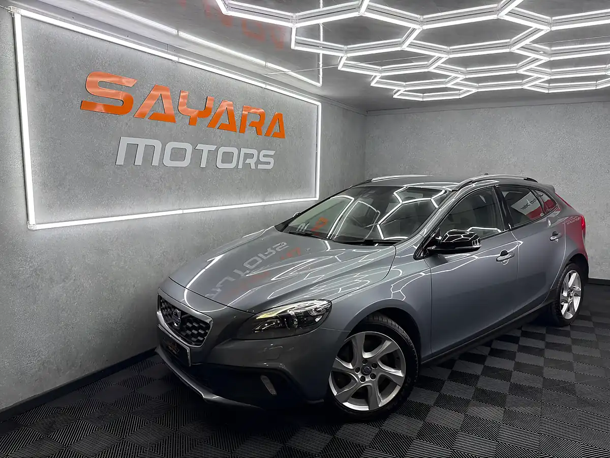 Used 2015 Volvo V40 Cross Country Lux Nav Grey - Front View