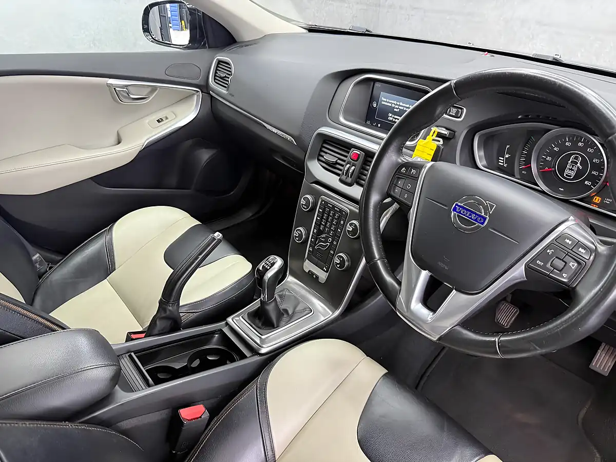 Used 2015 Volvo V40 Cross Country Lux Nav Grey - Interior and Exterior details 14