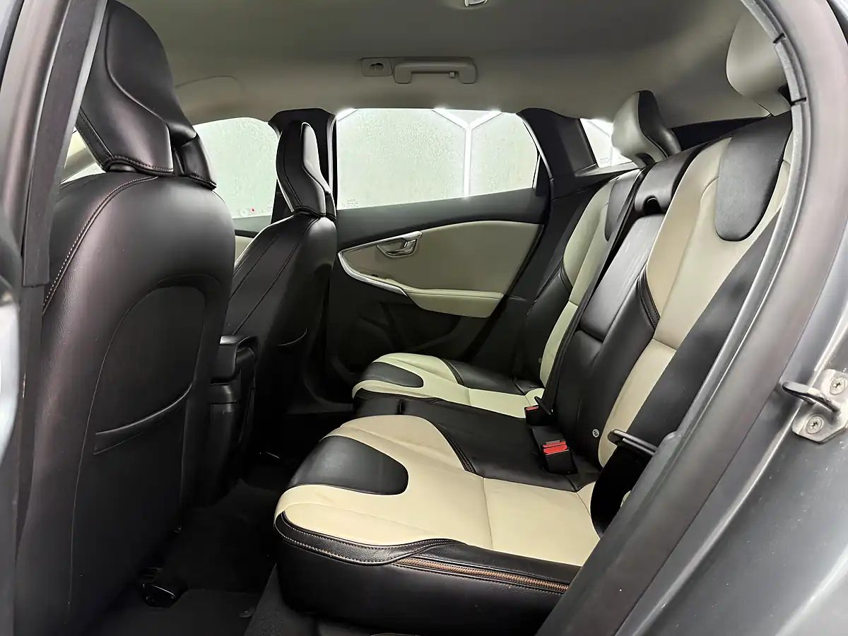 Used 2015 Volvo V40 Cross Country Lux Nav Grey - Interior and Exterior details 15