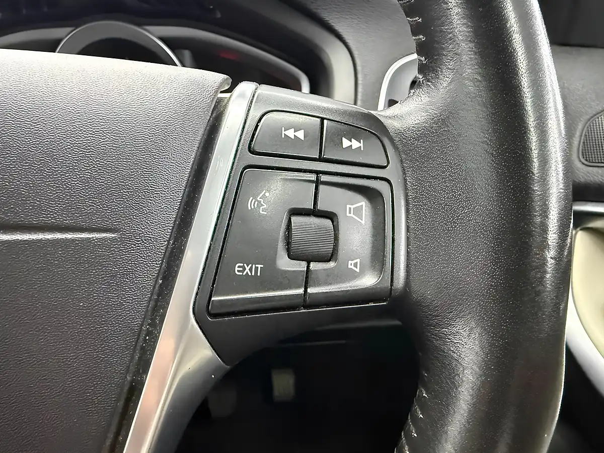 Used 2015 Volvo V40 Cross Country Lux Nav Grey - Interior and Exterior details 19