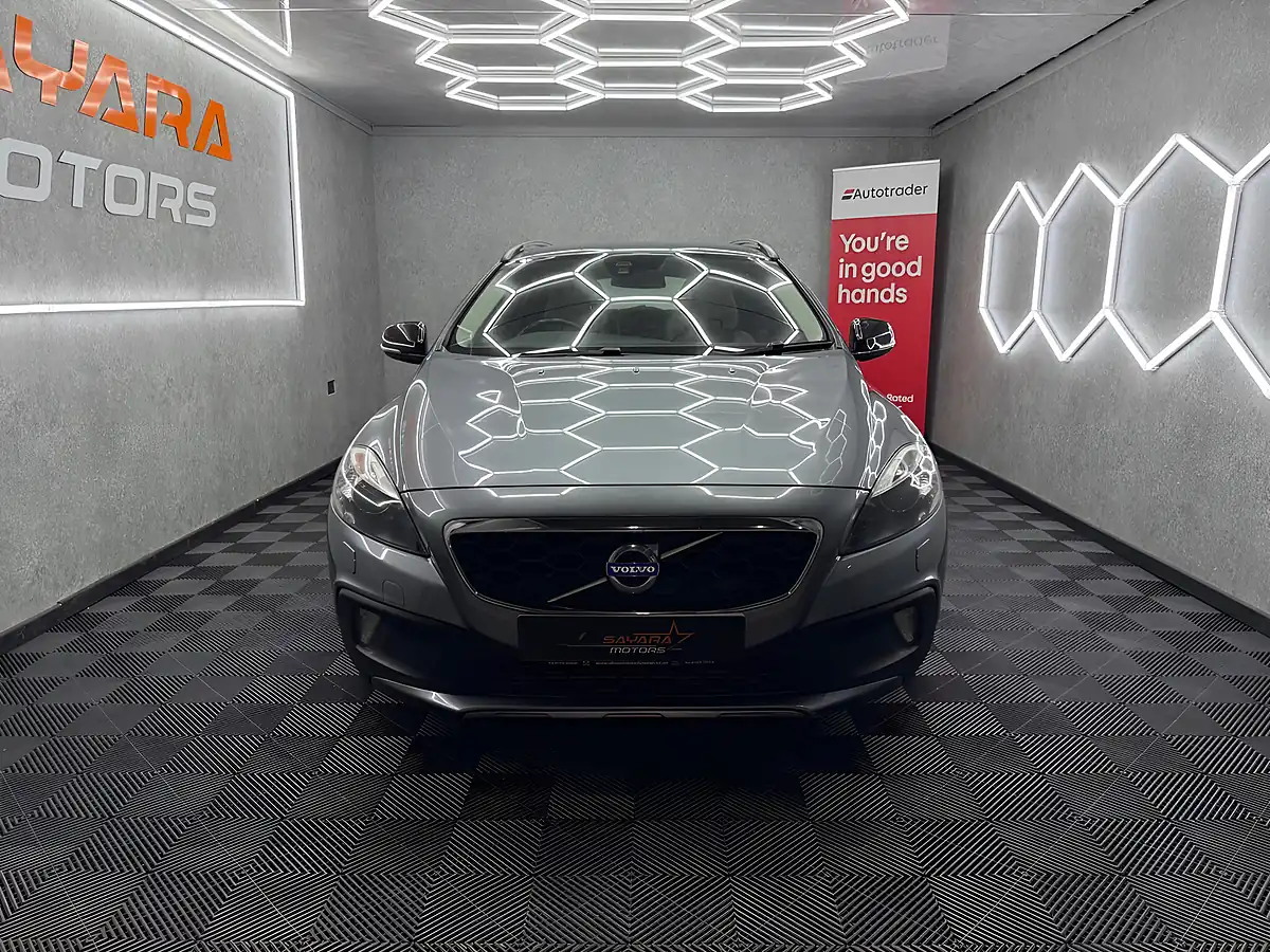 Used 2015 Volvo V40 Cross Country Lux Nav Grey - Interior and Exterior details 3