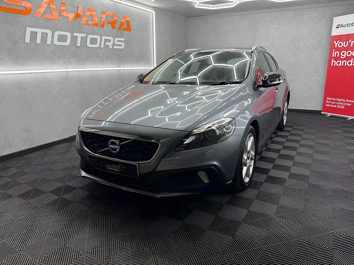 Used 2015 Volvo V40 Cross Country Lux Nav Grey - Interior and Exterior details 4