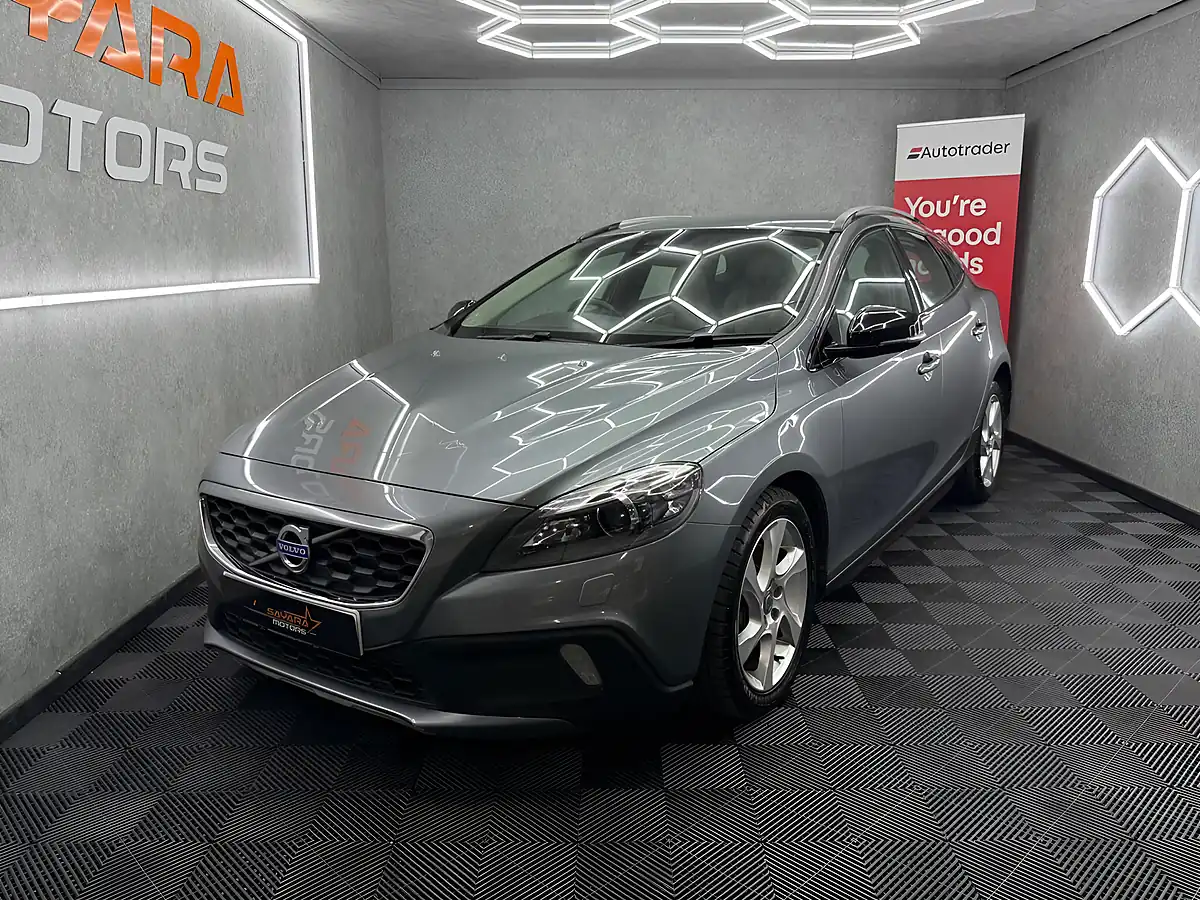 Used 2015 Volvo V40 Cross Country Lux Nav Grey - Interior and Exterior details 8
