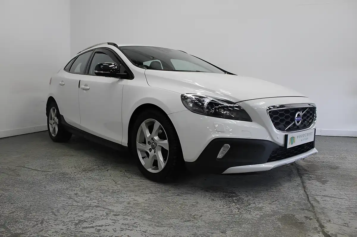 Used 2015 Volvo V40 Cross Country Lux White - Front View