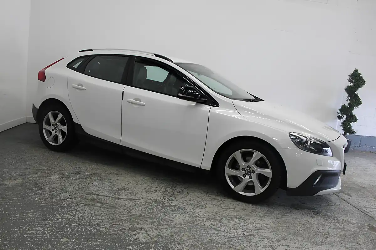 Used 2015 Volvo V40 Cross Country Lux White - Interior and Exterior details 3