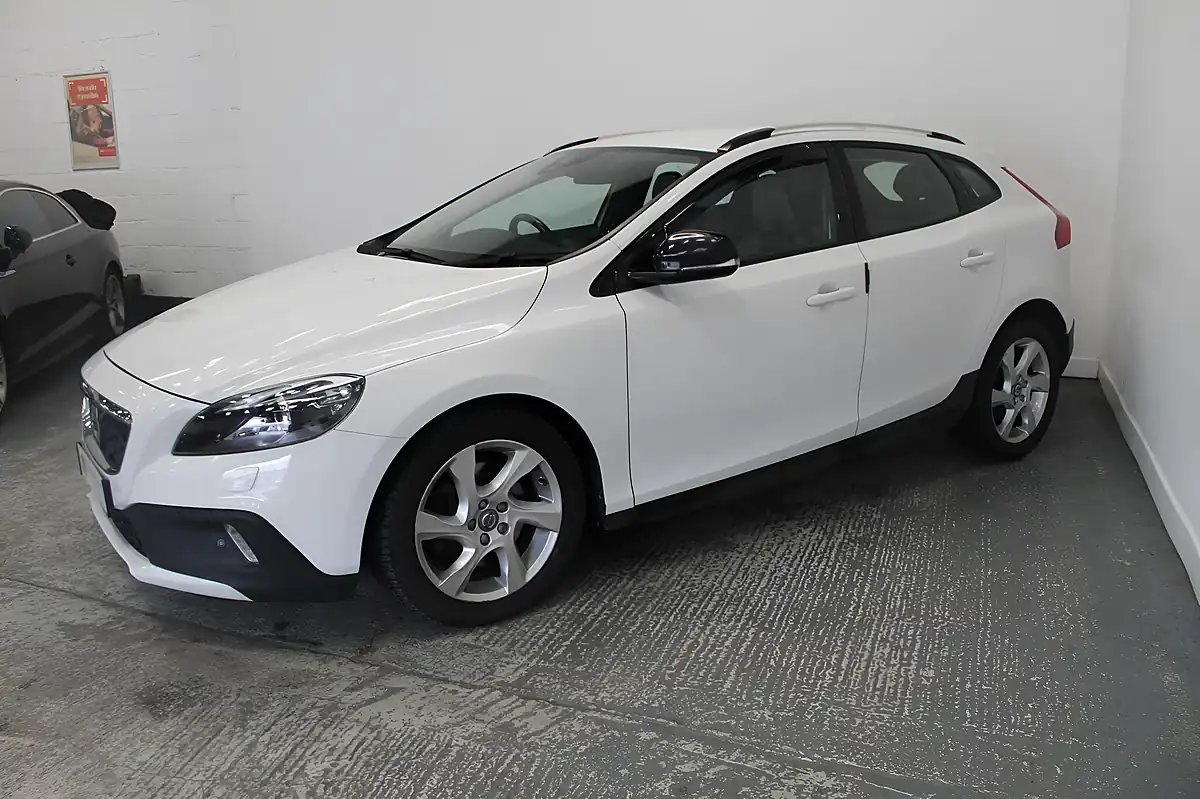 Used 2015 Volvo V40 Cross Country Lux White - Interior and Exterior details 4