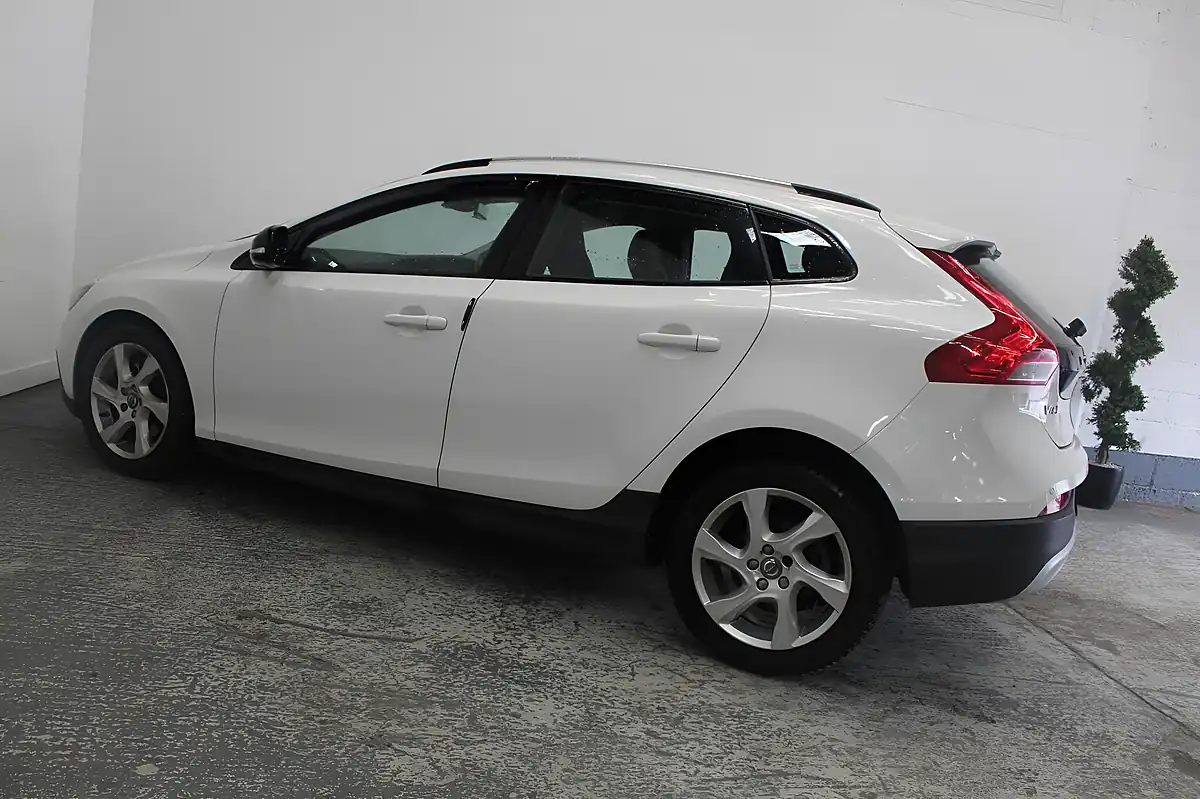 Used 2015 Volvo V40 Cross Country Lux White - Interior and Exterior details 7