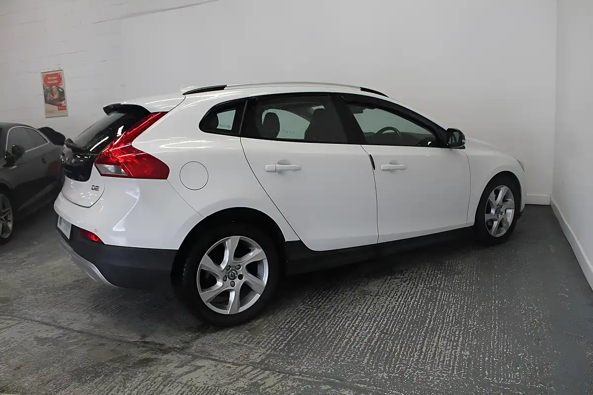Used 2015 Volvo V40 Cross Country Lux White - Interior and Exterior details 8