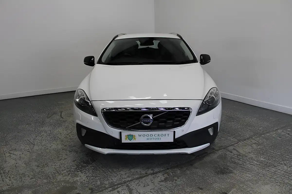 Used 2015 Volvo V40 Cross Country Lux White - Interior and Exterior details 9