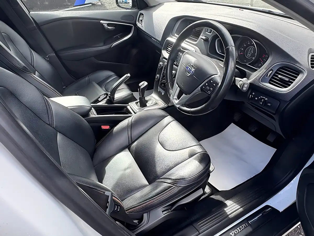 Used 2015 Volvo V40 Cross Country Se Lux - Interior and Exterior details 14