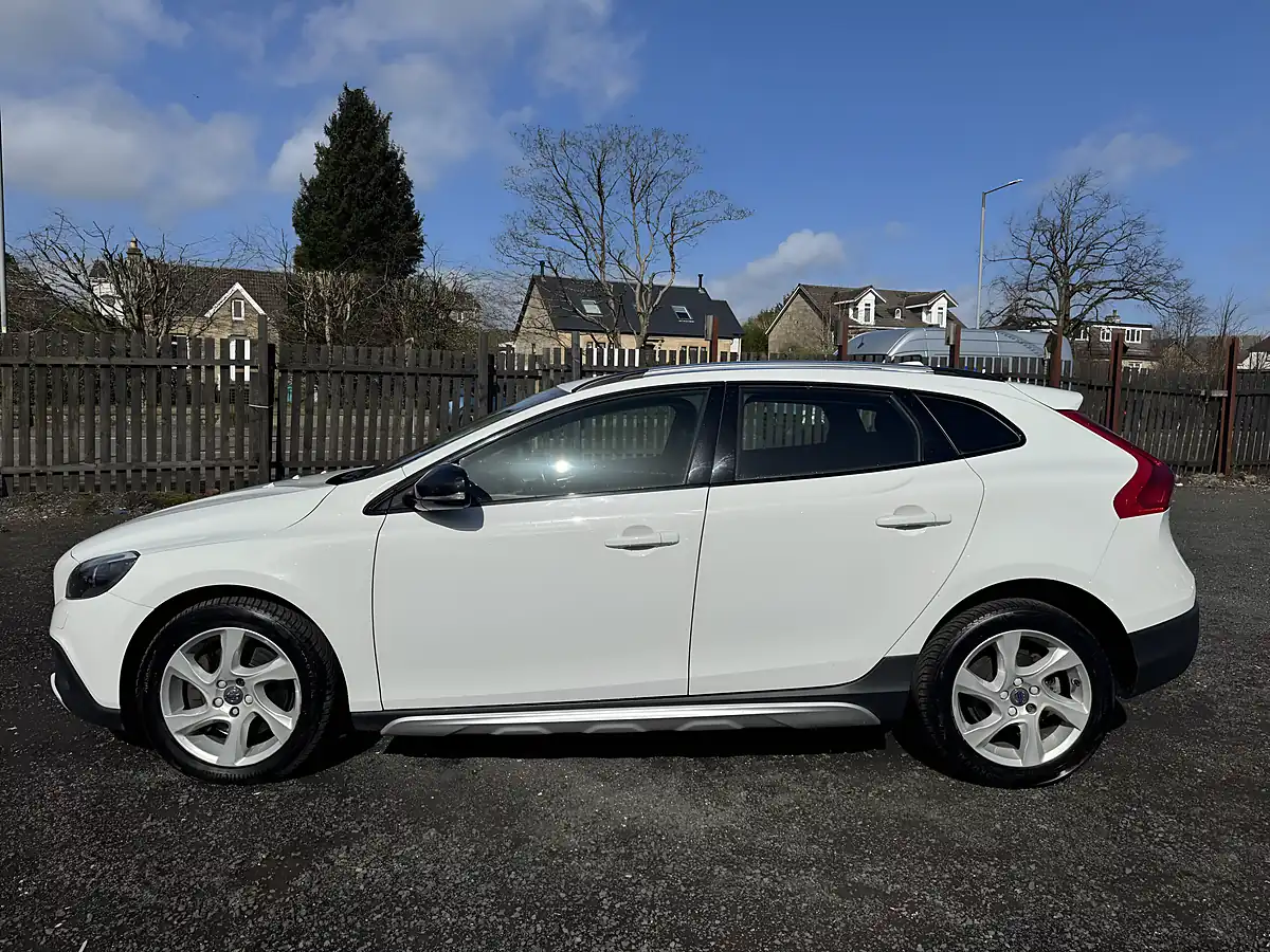 Used 2015 Volvo V40 Cross Country Se Lux - Interior and Exterior details 3
