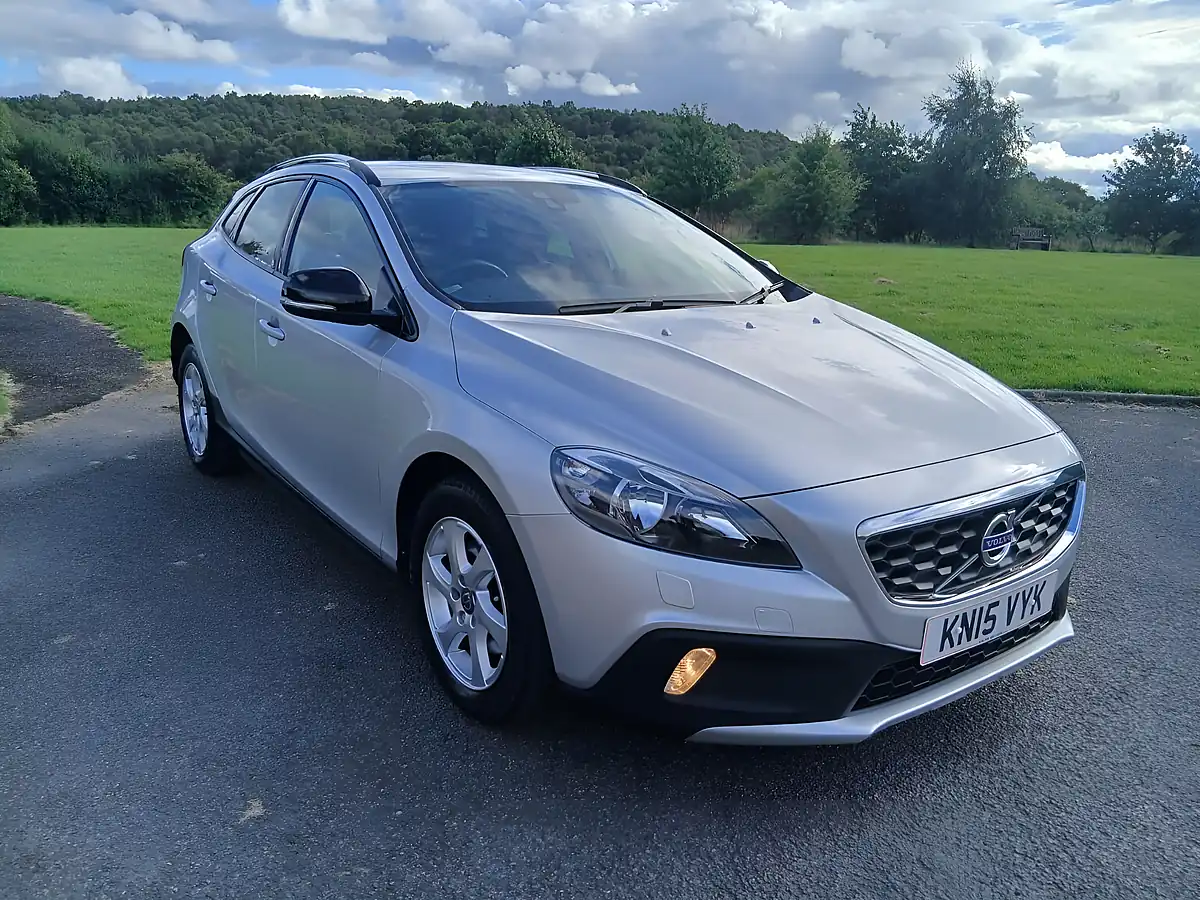 Used 2015 Volvo V40 Cross Country Se Nav Silver - Front View