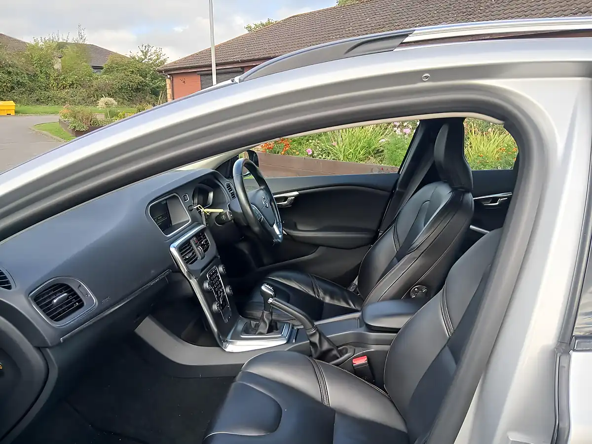 Used 2015 Volvo V40 Cross Country Se Nav Silver - Interior and Exterior details 12