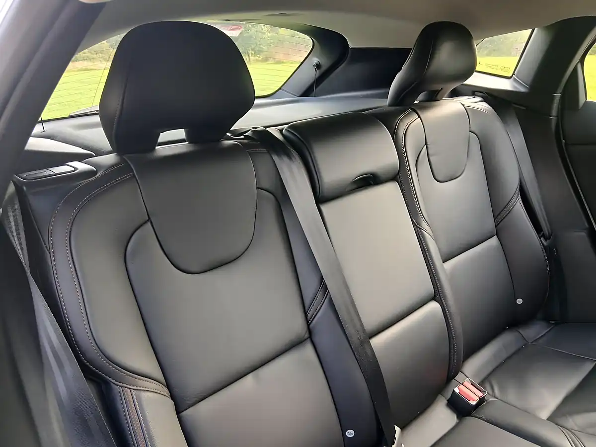 Used 2015 Volvo V40 Cross Country Se Nav Silver - Interior and Exterior details 15