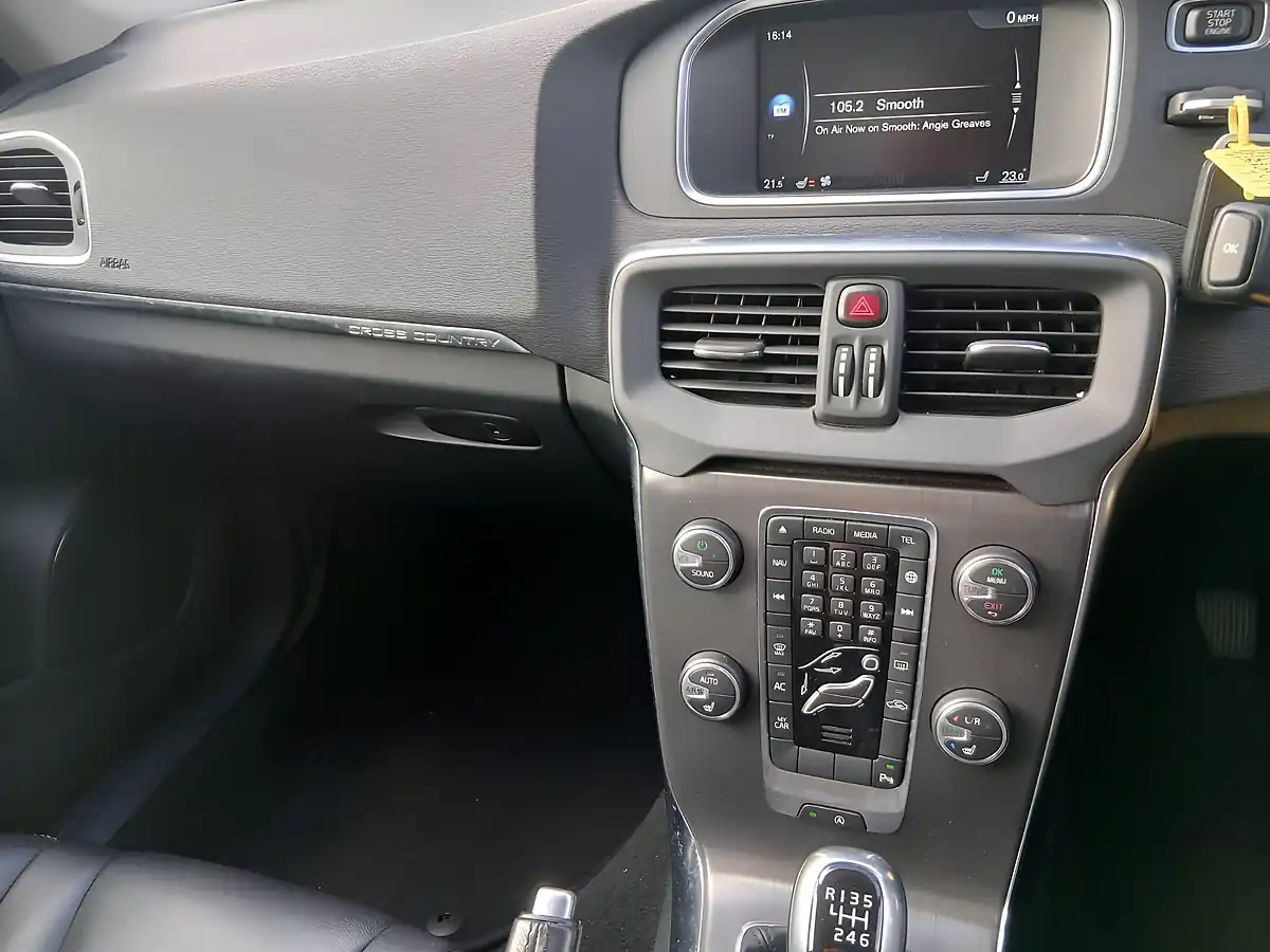 Used 2015 Volvo V40 Cross Country Se Nav Silver - Interior and Exterior details 16