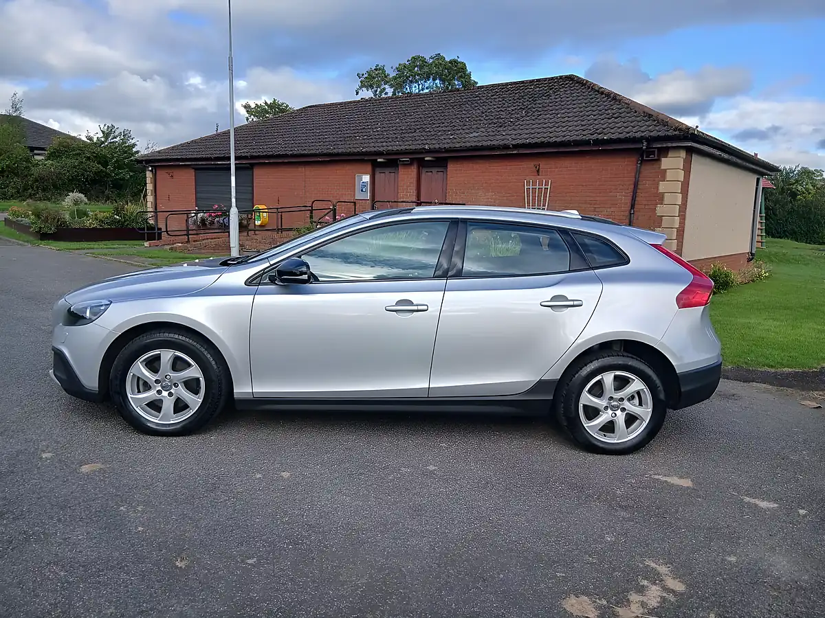 Used 2015 Volvo V40 Cross Country Se Nav Silver - Interior and Exterior details 4
