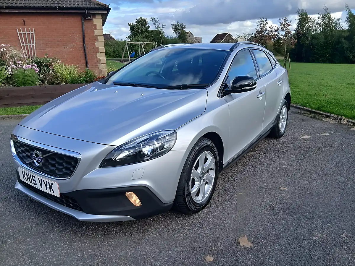Used 2015 Volvo V40 Cross Country Se Nav Silver - Interior and Exterior details 6