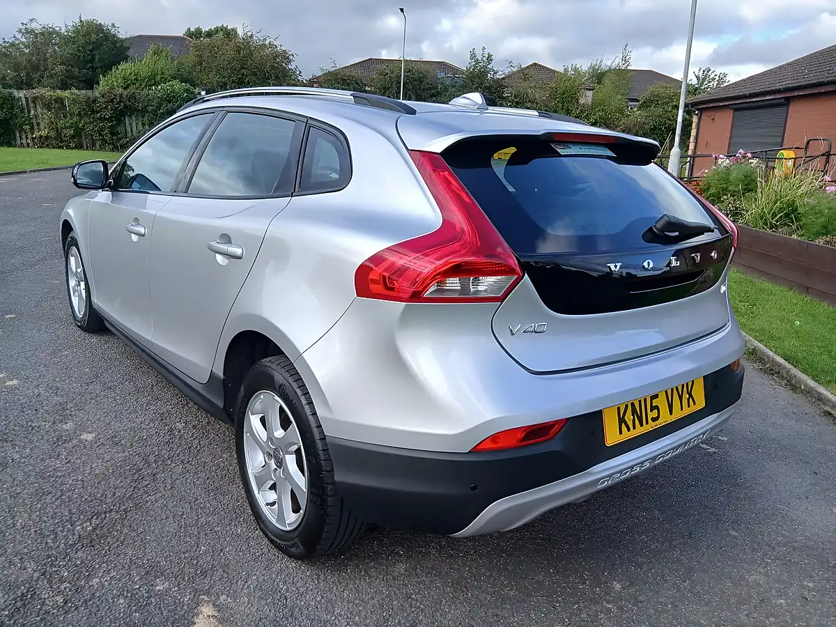 Used 2015 Volvo V40 Cross Country Se Nav Silver - Interior and Exterior details 7