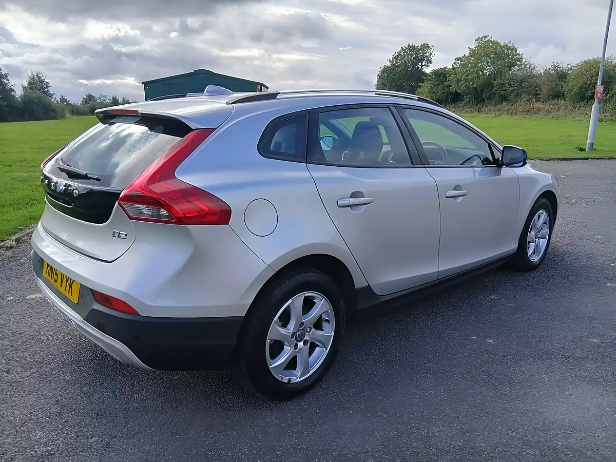 Used 2015 Volvo V40 Cross Country Se Nav Silver - Interior and Exterior details 8