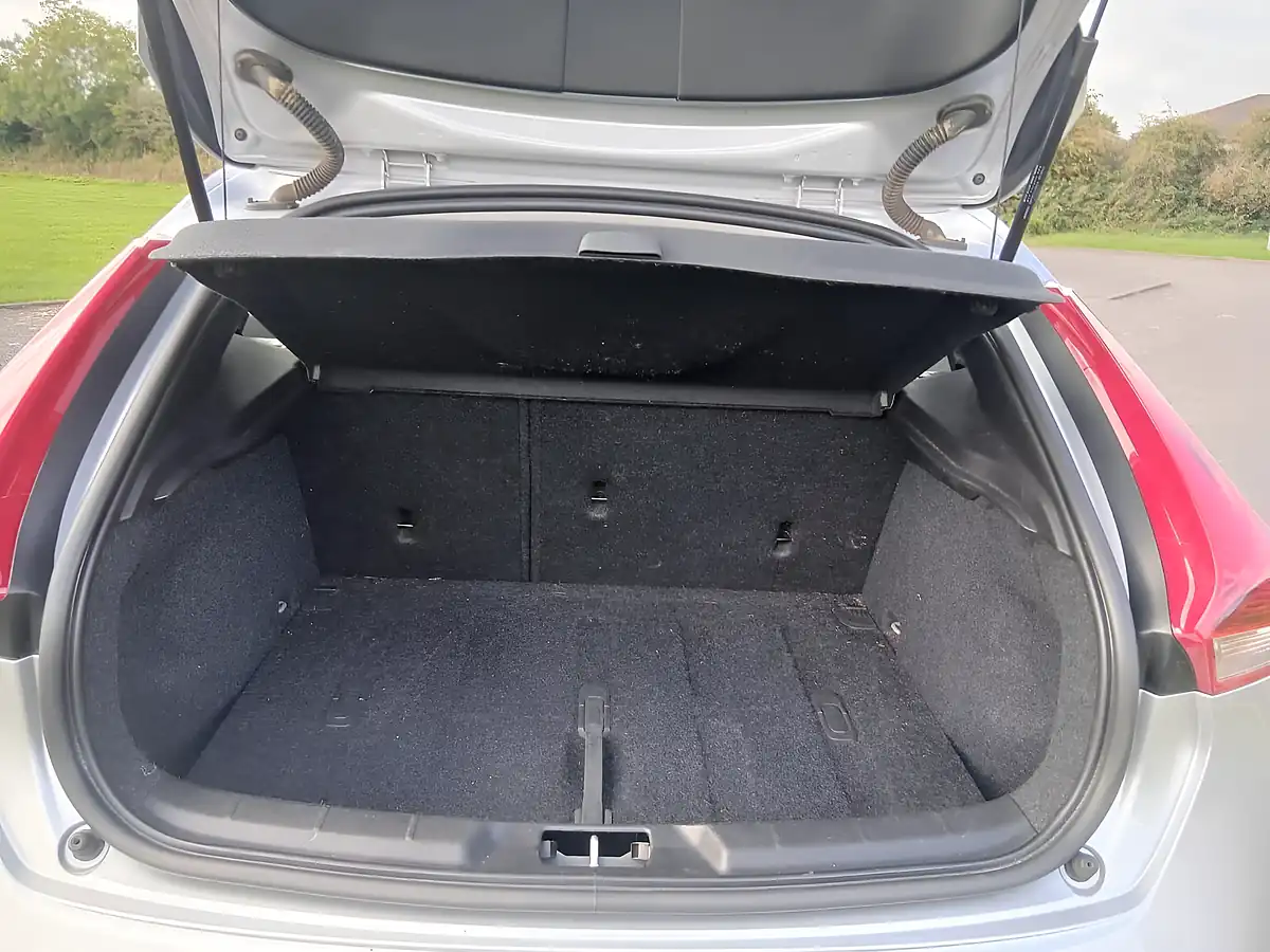 Used 2015 Volvo V40 Cross Country Se Nav Silver - Interior and Exterior details 9