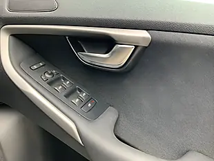 Used 2015 Volvo V40 Es Nav Onyx Black - Interior and Exterior details 11