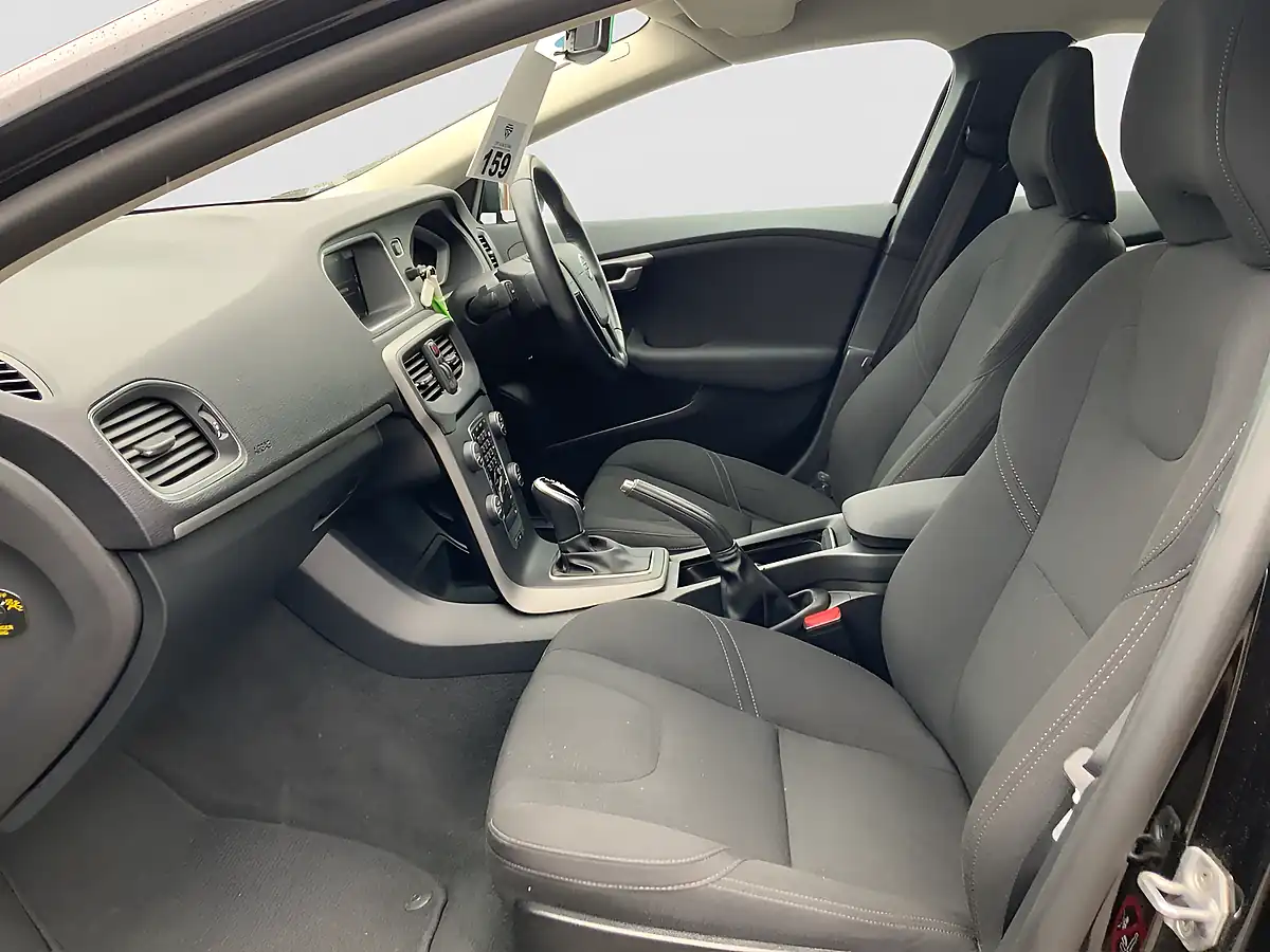 Used 2015 Volvo V40 Es Nav Onyx Black - Interior and Exterior details 12