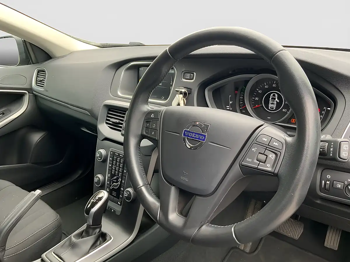 Used 2015 Volvo V40 Es Nav Onyx Black - Interior and Exterior details 13