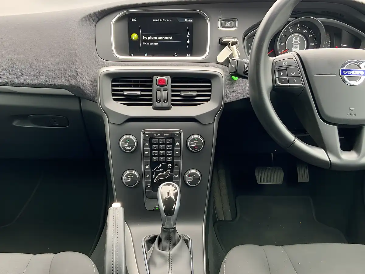 Used 2015 Volvo V40 Es Nav Onyx Black - Interior and Exterior details 14