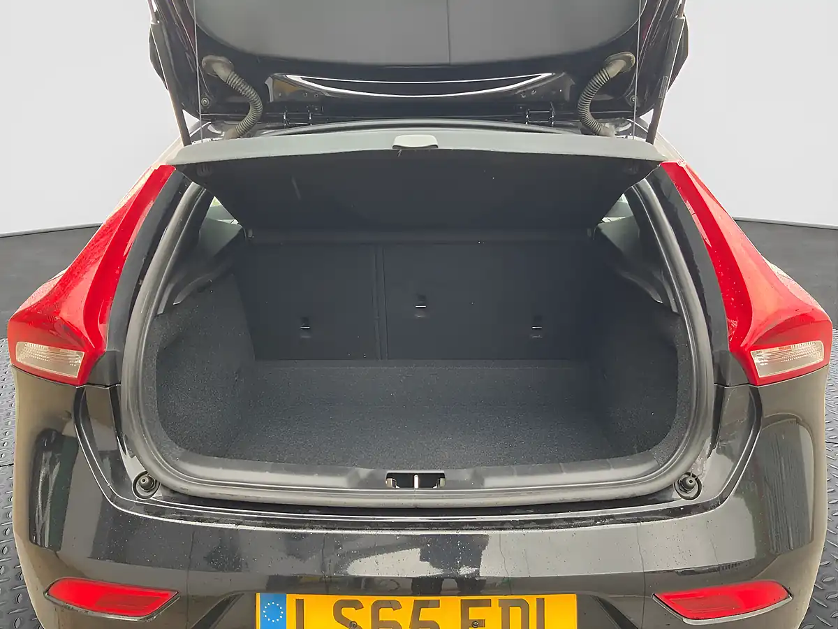 Used 2015 Volvo V40 Es Nav Onyx Black - Interior and Exterior details 16