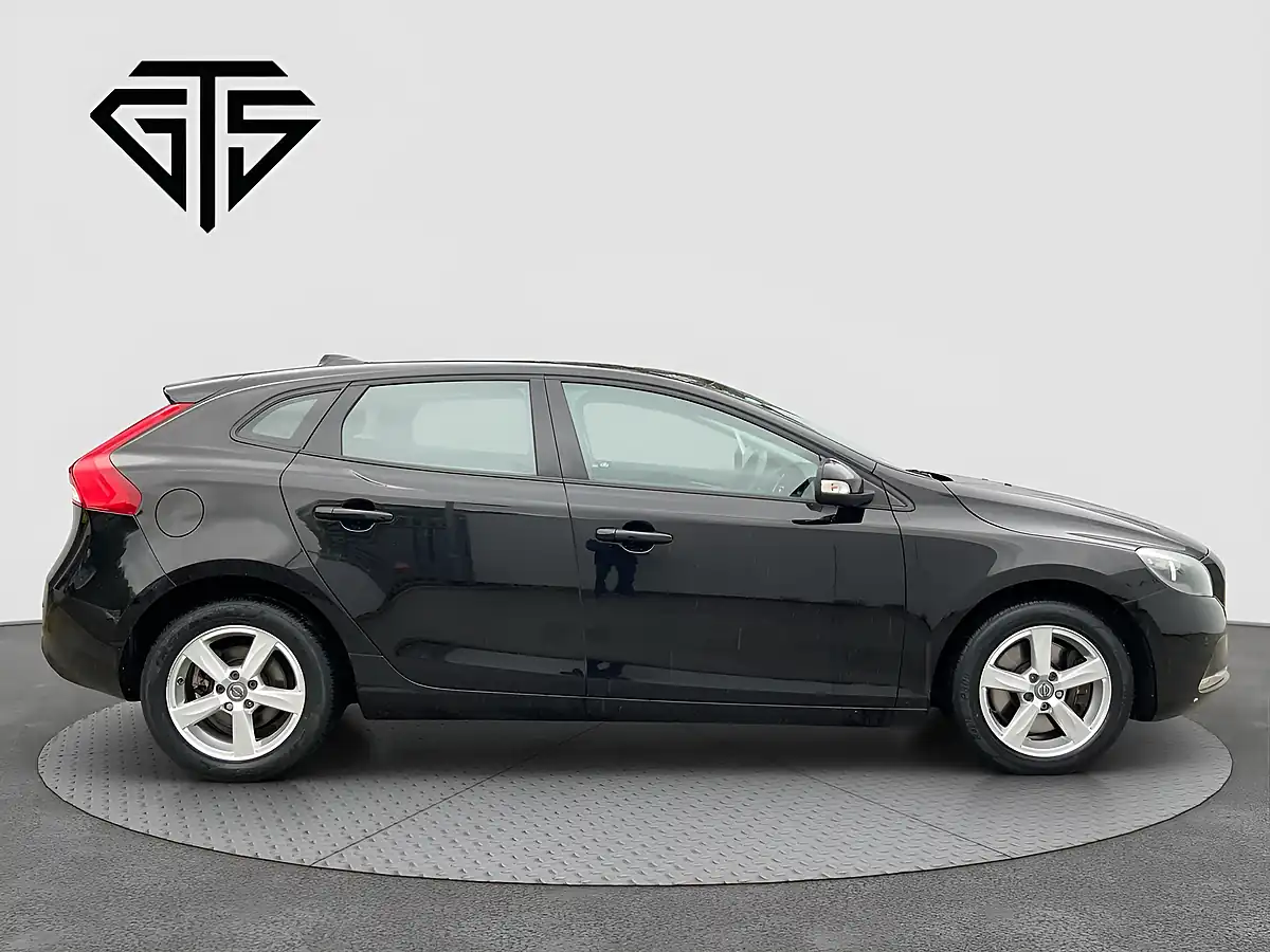 Used 2015 Volvo V40 Es Nav Onyx Black - Interior and Exterior details 2