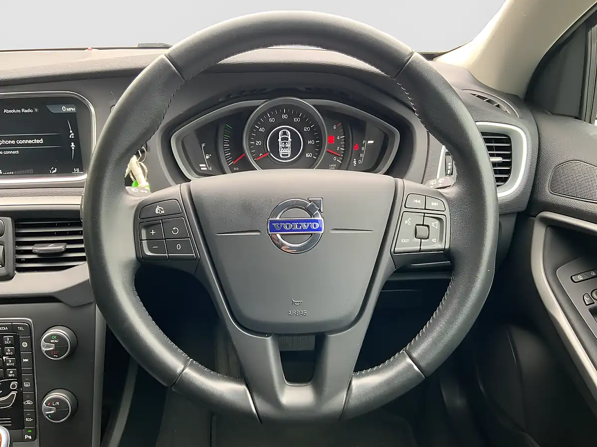 Used 2015 Volvo V40 Es Nav Onyx Black - Interior and Exterior details 9