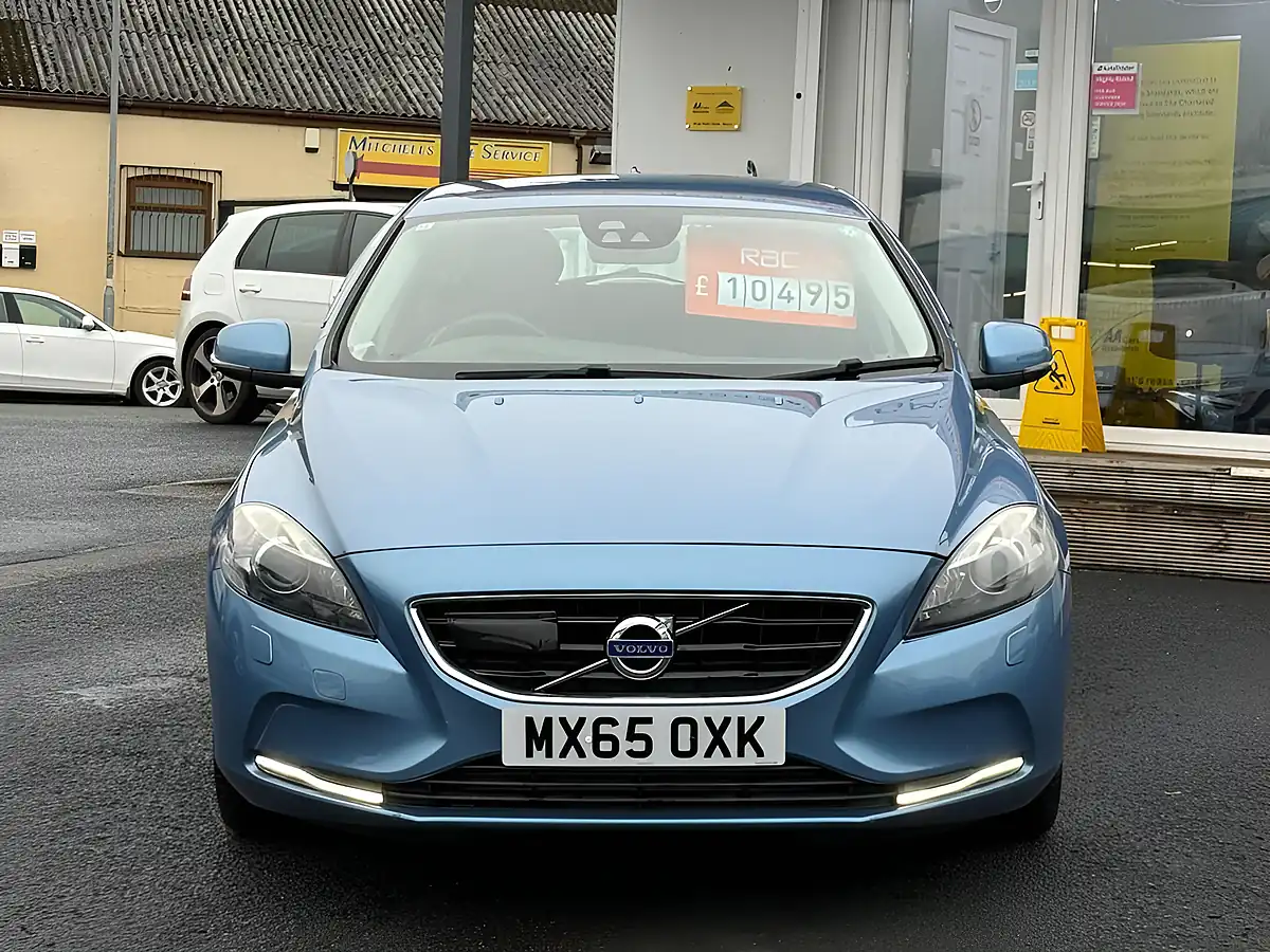Used 2015 Volvo V40 Inscription Multicolour - Interior and Exterior details 7