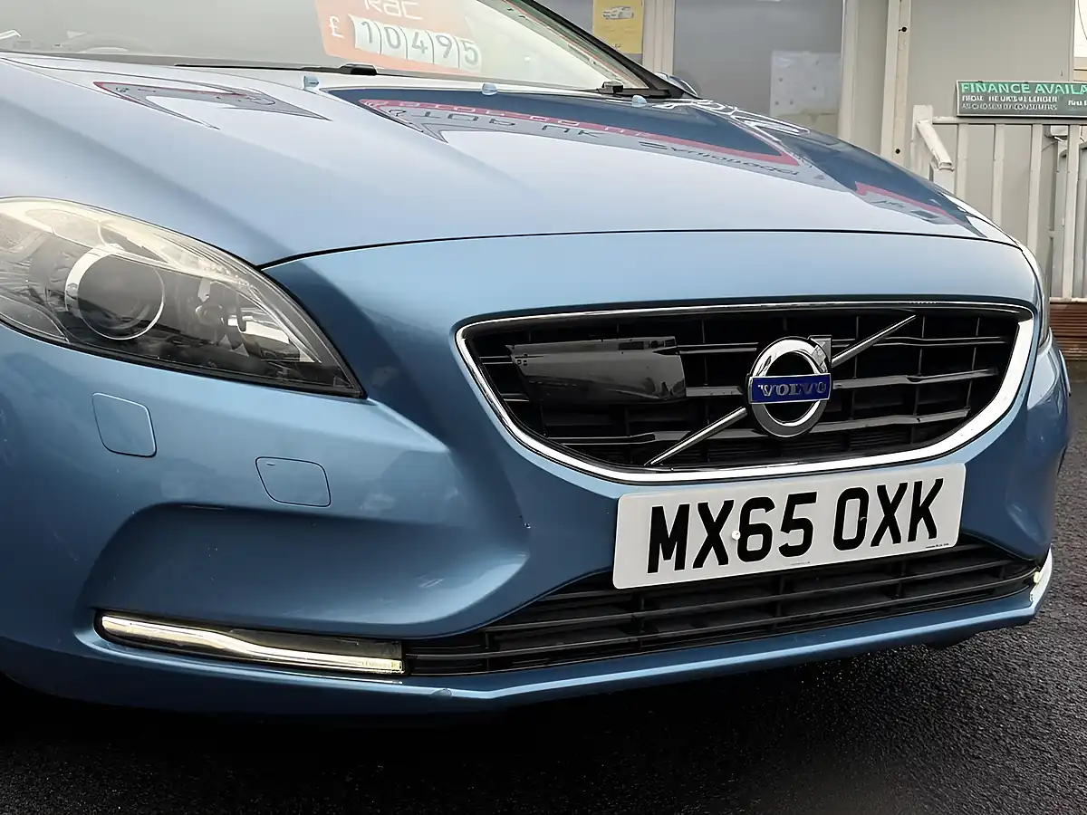 Used 2015 Volvo V40 Inscription Multicolour - Interior and Exterior details 9
