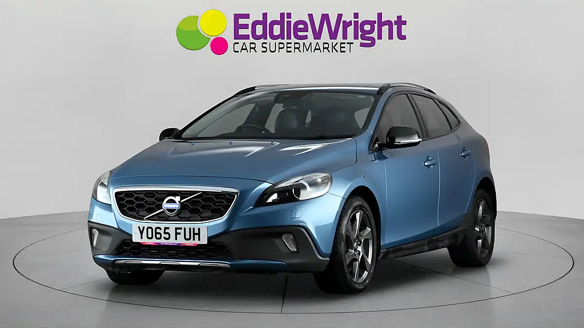 Used 2015 Volvo V40 Lux Blue - Interior and Exterior details 3