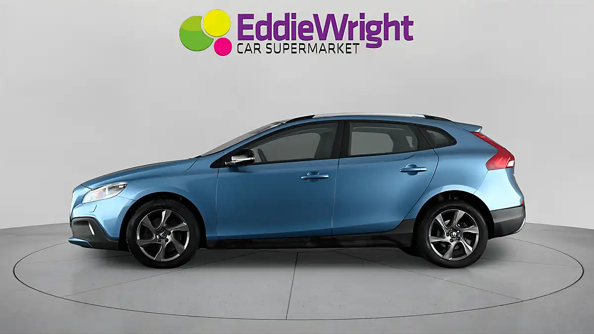 Used 2015 Volvo V40 Lux Blue - Interior and Exterior details 4
