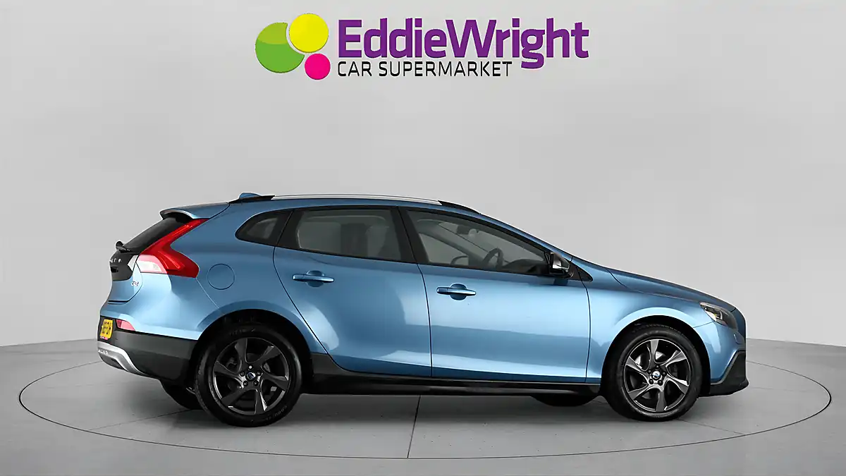Used 2015 Volvo V40 Lux Blue - Interior and Exterior details 8