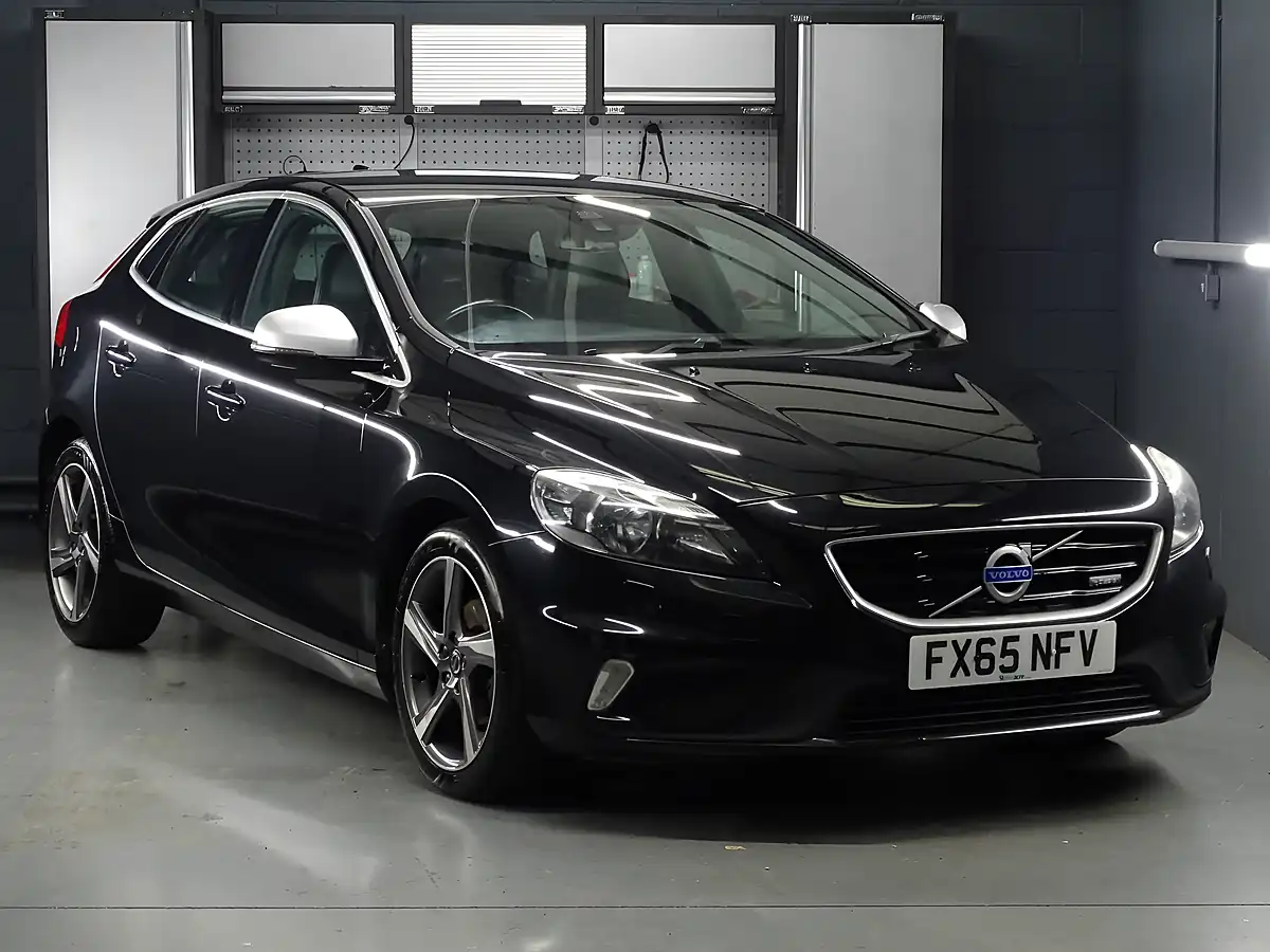 Used 2015 Volvo V40 R-Design Black - Front View