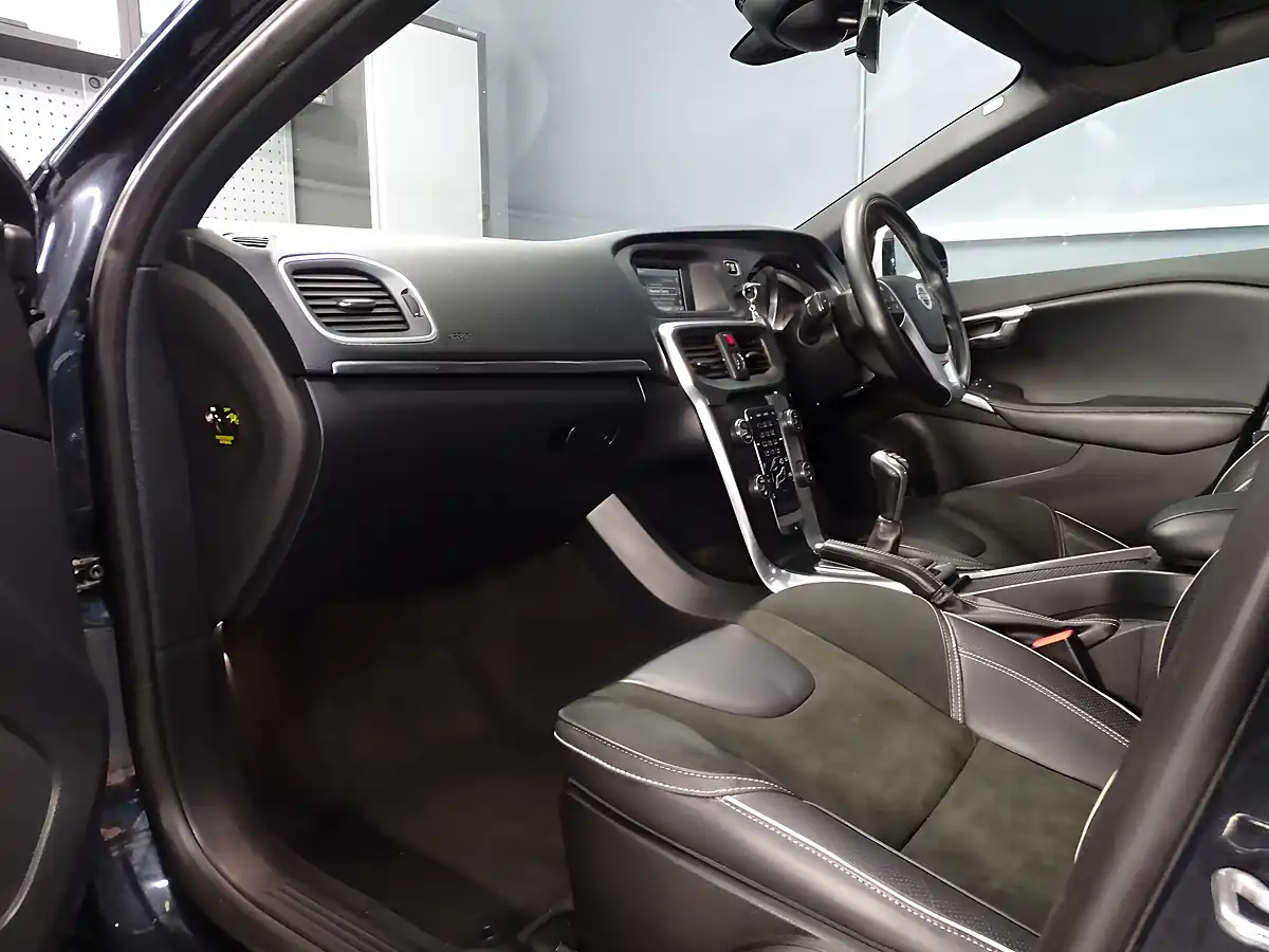 Used 2015 Volvo V40 R-Design Black - Interior and Exterior details 13