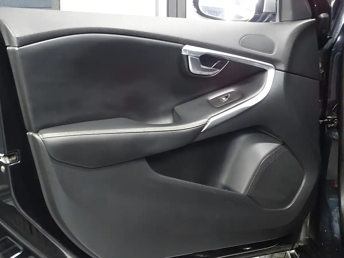 Used 2015 Volvo V40 R-Design Black - Interior and Exterior details 14